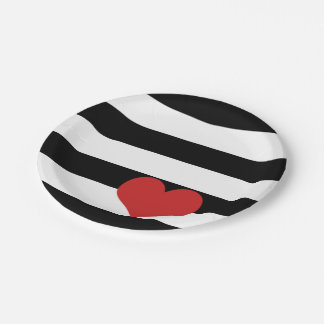 Plato De Papel Rayas negras y blancas con corazón rojo