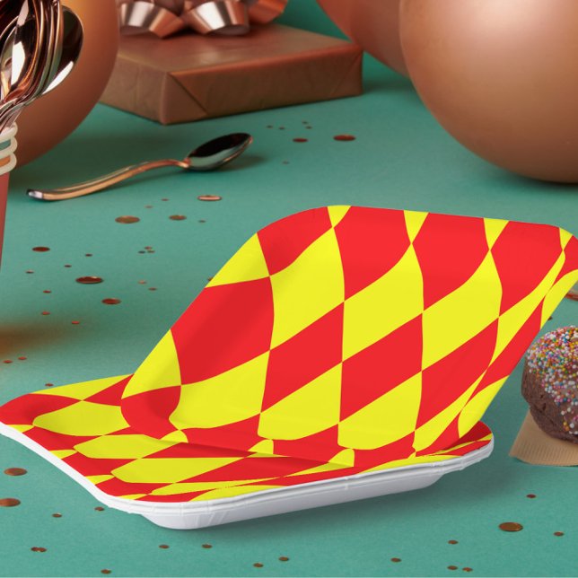 Plato De Papel Red Yellow Harlequin Checkered Design  (Subido por el creador)