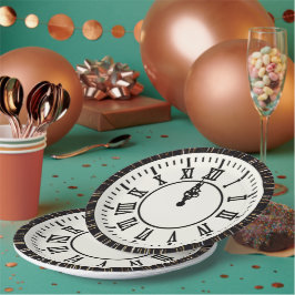 Plato De Papel Reloj de Año Nuevo sobre fuegos artificiales
