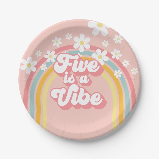 Plato De Papel Retro Rainbow FIVE es una Vibra Groovy Cumpleaños  (Anverso)