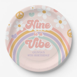 Plato De Papel Retro Rainbow Nine es una Vibra Cumpleaños 9