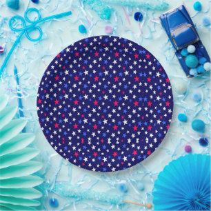 Plato De Papel Rojo Intenso, Azul Patriótico y Estrellas Blancas