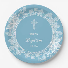 Plato De Papel Ropa blanca sobre el bautismo azul pastel