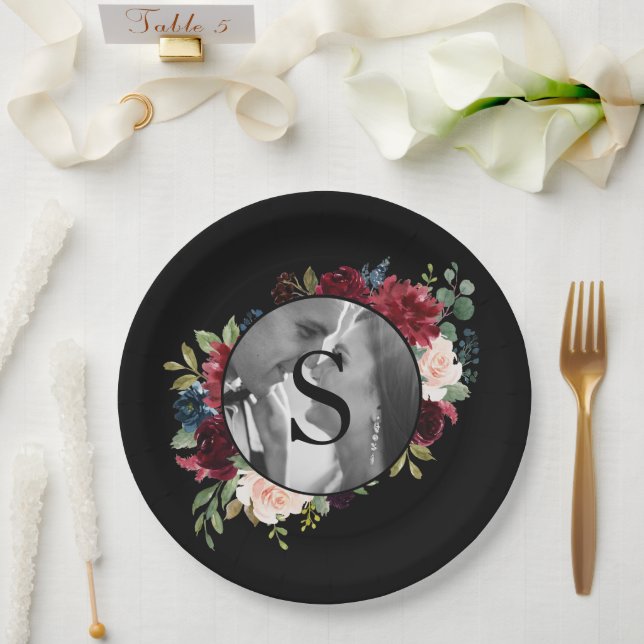 Plato De Papel Rubor Burgundy Photo Monogram Boda floral (Boda)
