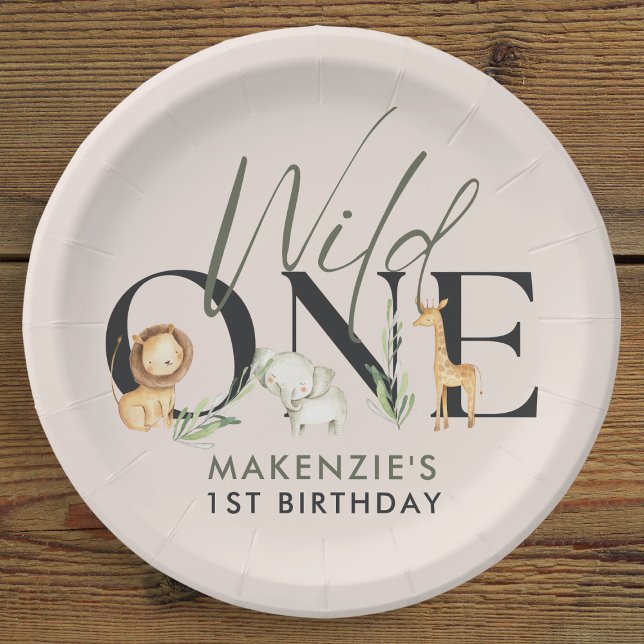 Plato De Papel Salvaje un Safari primer Fiesta de cumpleaños (A paper plate with "Wild One" text, safari animals, and "Makenzie's 1st Birthday" inscription)