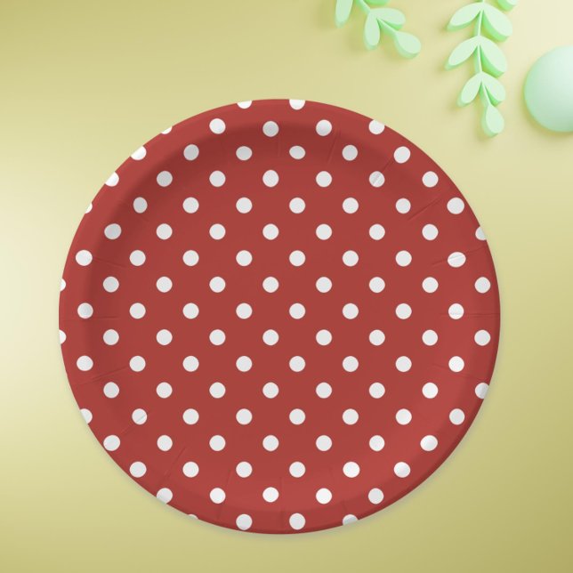 Plato De Papel Sencillo Patrón de puntos de polka blanco grande y (Red paper plates with white polka dots for traditional and festive celebrations)