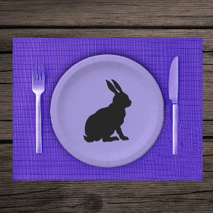 Plato De Papel Silueta negra sentando conejo en morado