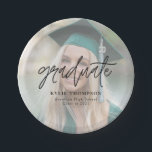 Plato De Papel Sobreposición de la foto de la graduación de guión<br><div class="desc">Una simple y moderna placa de papel con superpuesto de fotos personalizado para añadir a tu graduación material de fiesta para tu graduación de secundaria o universitaria.</div>