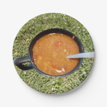 Sopa en la placa de papel