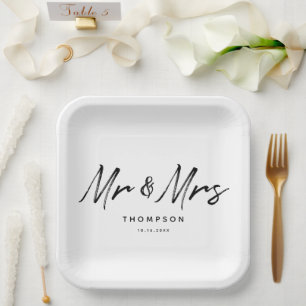 Plato De Papel Sr. y la Sra. Modern Black White Script Boda