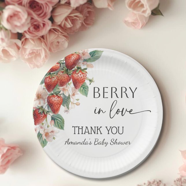 Plato De Papel Sweet Berry in Love Strawberry Bridal Shower (Subido por el creador)