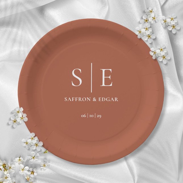 Plato De Papel Terracotta Moda Minimalista Monograma Boda (Terracotta Minimalist Chic Monogram Wedding Paper Plates)