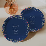 Plato De Papel Torta Boda de flores silvestres Boho Multicolor<br><div class="desc">Este florido pastel de boda de flores silvestres es perfecto para una recepción nupcial moderna. El diseño se compone de una variedad multicolor de flores rosadas, rubíes, violetas, violetas, amarillas, blancas, violetas, rojas y borgoñas. Haz que sea tu propio, agregando los nombres de la novia, el novio y la fecha...</div>