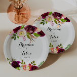 Plato De Papel Torta de Boda floral rústica de Rubor en Borgoña<br><div class="desc">Este rústico y ruidoso plato de papel de boda con flores de color burdeos es perfecto para una simple recepción nupcial. El diseño presenta flores rosadas, onduladas, rojas, borgoñas y a bordo de las acuarelas con follaje verde. Haz que sea tu propio, agregando los nombres de la novia, el novio...</div>