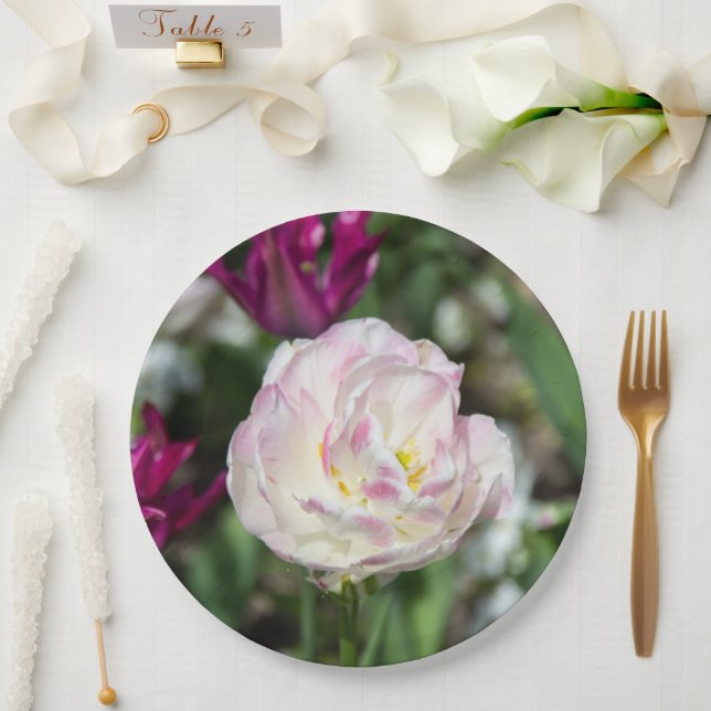 Plato De Papel Tulipanes rosa brillante en un día soleado (Boda)