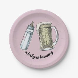 Plato De Papel Un bebé está preparando placas de papel