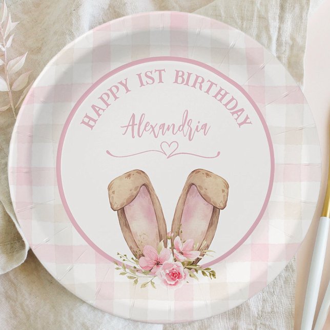 Plato De Papel Un conejo se está volviendo un Chica rosado (Cute Bunny Florals 1st Girl Birthday Party Paper Plates. Easy to personalize Birthday girl's name.)