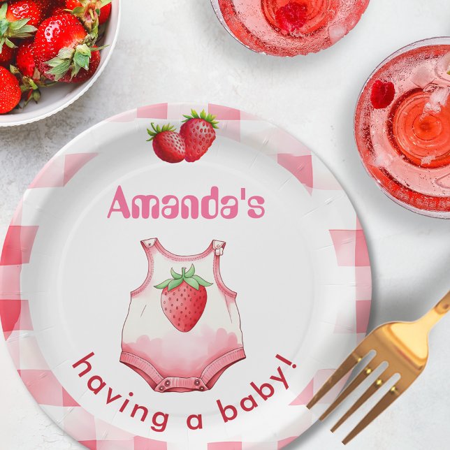Plato De Papel Un Fiesta de Baby Shower Gingham Strawberry Cute (Mother-to-be is having a baby strawberry picnic gingham party tableware watercolor cute cottagecore)