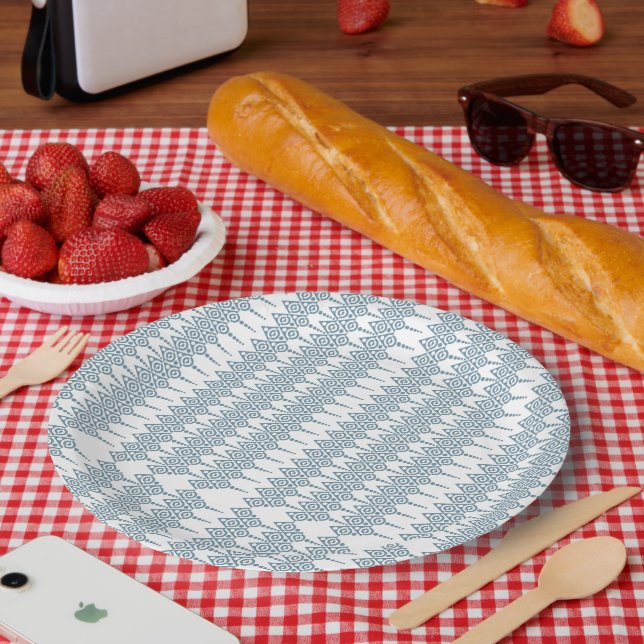 Plato De Papel Un fondo blanco sin otros elementos visibles (Picnic)