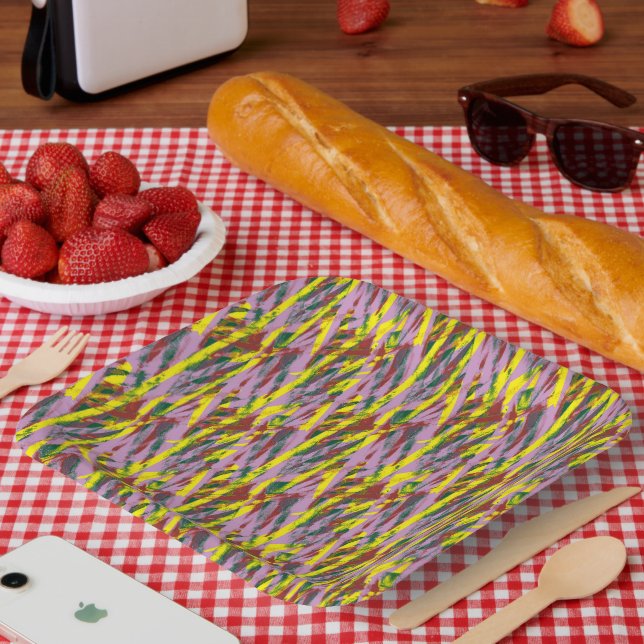 Plato De Papel Un gato gris esponjoso con ojos verdes se sienta e (Picnic)