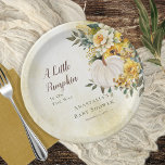 Plato De Papel Un poco de calabaza cosecha de oro Baby Shower flo<br><div class="desc">Hermoso para el otoño, este diseño de Baby Shower "A Little Pumpkin is On The Way" presenta una hermosa calabaza blanca crema rodeada por un ramo de oro de cosecha y flores blancas cremosas y vegetación de temporada. "A Little Pumpkin" y "Welcome" se hacen con textos de escritura marrón oscuro...</div>