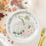 Plato De Papel Una calabaza pequeña está en camino a Baby Shower<br><div class="desc">Hermosa acuarela floral rosa, caligrafía falsa de Relieve metalizado, calabaza de calabaza de papel de bebé con tema de caída de calabaza. Fácil de personalizar con tus detalles. Por favor, contacte conmigo a través del chat si tiene preguntas sobre el trabajo artístico o necesita personalización. NOTA: Para obtener ayuda sobre...</div>