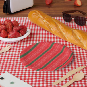 Plato De Papel Una manzana roja brillante se sienta sobre una sup