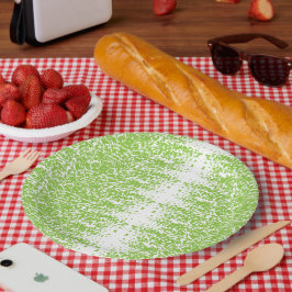 Plato De Papel Una mujer con un suéter gris y anteojos se sienta