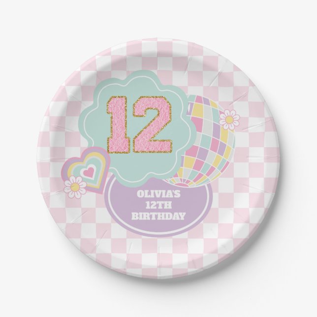 Plato De Papel Varsity perrito parche pastel 12 cumpleaños (Anverso)