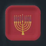 Plato De Papel Velas azules de Menorah Hanukkah<br><div class="desc">Relieve metalizado de oro falso menorah velas para su celebración de Hanukkah. Ilustracion menorah caprichoso con estrellas blancas cubiertas de velas celestiales sobre un falso atril de velas menorah dorado. El elegante estrella de Menorah Hanukkah ilustró regalos de diseño y productos de papel.</div>