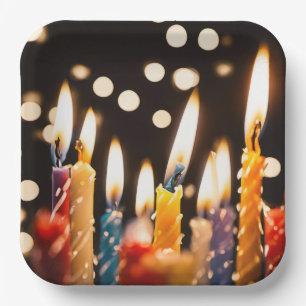 Plato De Papel Velas De Cumpleaños Y Luces De Bokeh