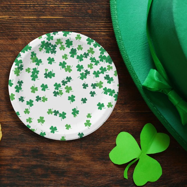 Plato De Papel Vestidos irlandeses de Shamrock Green en el Día de (Subido por el creador)