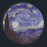 Plato De Papel Vincent Van Gogh Starry Night Vintage Bella Artes<br><div class="desc">Vincent van Gogh Starry Night Bella Artes Painting Starry Night es un cuadro del artista holandés post-impresionista Vincent van Gogh. El cielo azul nocturno está lleno de nubes, estrellas y una luna creciente brillante. La noche estrellada es la única noche de la serie de vistas desde la ventana de su...</div>