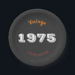 Plato De Papel Vintage 1975 - 50 Placas de papel para fiestas de<br><div class="desc">Vintage 1975 - 50 Placas de papel para fiestas de cumpleaños | Edición Limitada Celebración Celebración de un hito con estas Placas de papel de 50 cumpleaños de la edición limitada de Vintage 1975 - perfectas para lanzar una celebración inspirada en la retro, llena de diversión. Estos platos decorativos, con...</div>