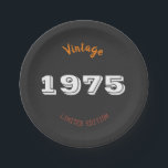Plato De Papel Vintage 1975 - 50 Placas de papel para fiestas de<br><div class="desc">Vintage 1975 - 50 Placas de papel para fiestas de cumpleaños | Edición Limitada Celebración Celebración de un hito con estas Placas de papel de 50 cumpleaños de la edición limitada de Vintage 1975 - perfectas para lanzar una celebración inspirada en la retro, llena de diversión. Estos platos decorativos, con...</div>