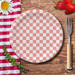 Plato De Papel Vintage de tablero de ajedrez negro rojo Pastel<br><div class="desc">Vintage de tablero de ajedrez rojo y blanco pastelero.</div>