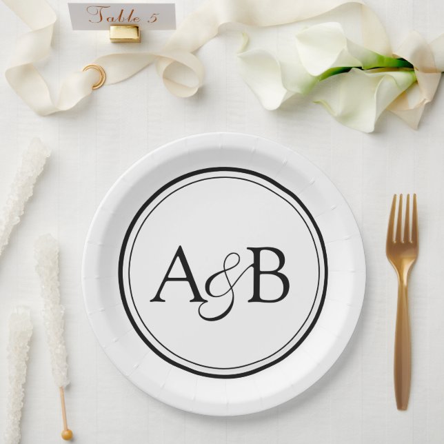 Plato De Papel White and Black Monogram and Ampersand Couple's (Boda)