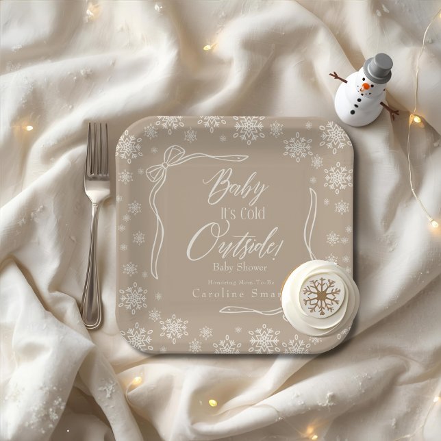 Plato De Papel Winter Coquette taupe Baby hace frío (Winter Coquette taupe Baby it's cold Paper Plates)