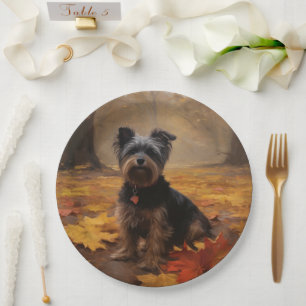 Plato De Papel Yorkipoo en hojas de otoño caídas inspiran