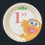 Plato De Papel Zoey Baby Birthday<br><div class="desc">Este plato de papel de cumpleaños de Plaza Sésamo,  Zoe es perfecto para el primer           cumpleaños de su bebé. © 2014 Sesame Workshop. www.sesamestreet.org</div>