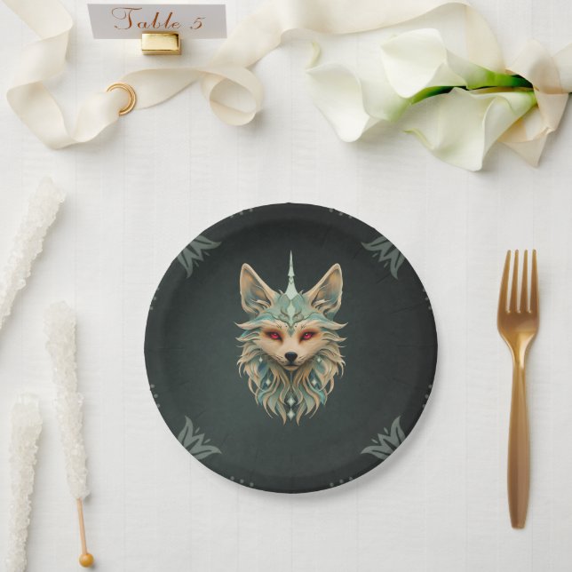 Plato De Papel Zorro místico con ojos rojos penetrantes. (Boda)