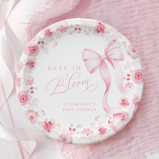 Platos de fiesta de bebé con flores rosadas y lazo (Subido por el creador)
