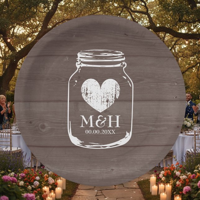 Platos de fiesta de bodas de tarro de enmascarón d (Rustic wedding plates with wood grain background and mason jar outline a\plus white vintage heart.)