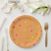 Platos de fiesta de papel naranja con espirales de