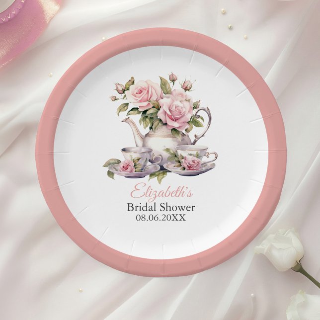 Platos de fiesta para despedida de soltera con flo (Blush Pink Roses Bridal Shower Tea Brunch Paper Plates on a table with a white rose.)
