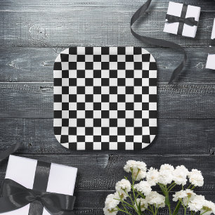 Platos de papel a cuadros negros