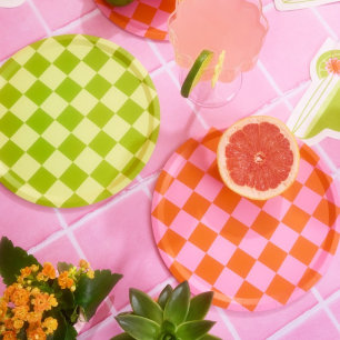 Platos de papel a cuadros rosa y naranja para fies