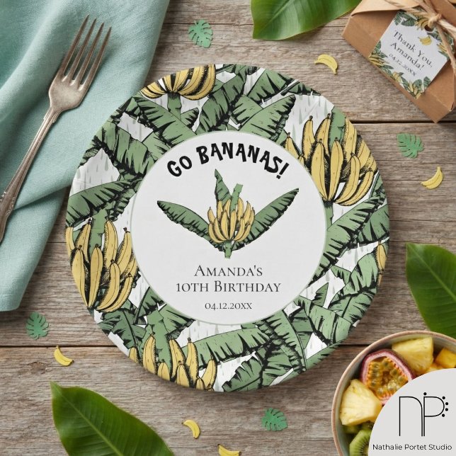 Platos de papel blanco con hojas de plátano amaril (This Tropical Yellow Banana Leaves White Paper Plates feature hand drawn fruit and foliage art)