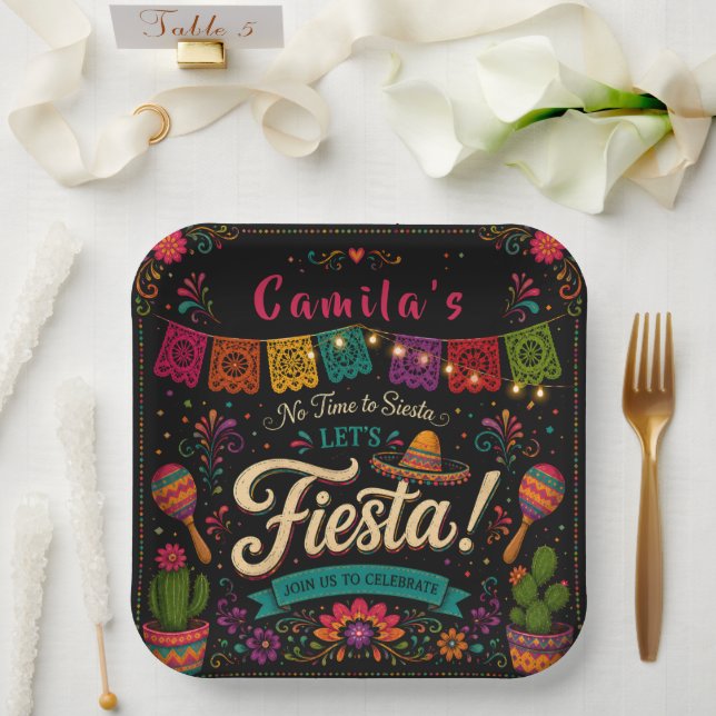 Platos de papel coloridos para cumpleaños con tema (Boda)