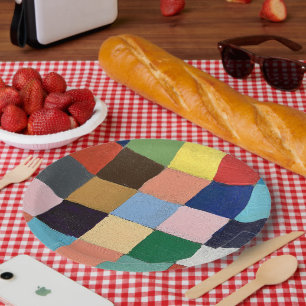 Platos de papel con diseño de cuadrados funky